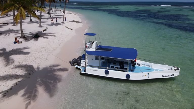 2. Barco motorizado de 12 metros – Isla Saona Tour VIP por las Playas