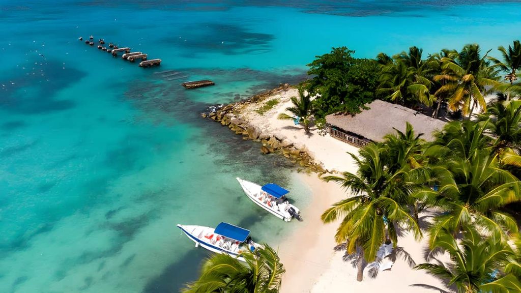 Playa Catuano y Muelle Antiguo - Isla Saona Tour Explorer