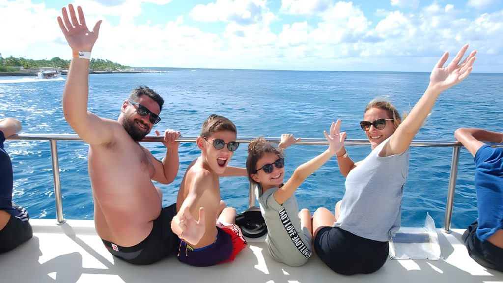 Navegando y Disfrutando Rumbo a las Playas - Isla Saona Tour VIP por las Playas