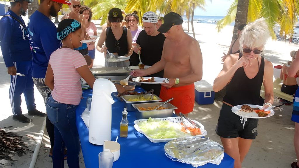 Almuerzo Buffet en la Playa - Isla Saona Tour VIP por las Playas